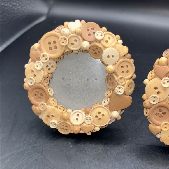 2 mini Button Embellished Round Frames - Picture 3 of 5
